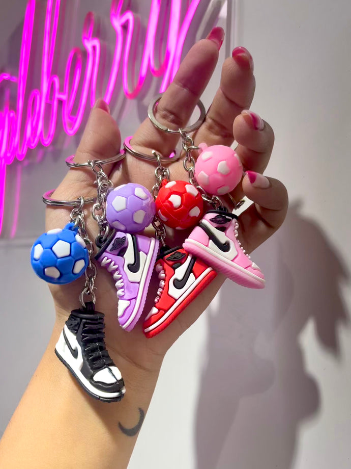 Mini shoe keychain | shoe keychain with ball (1pc)