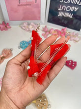 Load image into Gallery viewer, Pearl bow banana clip
