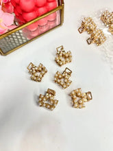 Load image into Gallery viewer, Pearl Gold Clutcher
